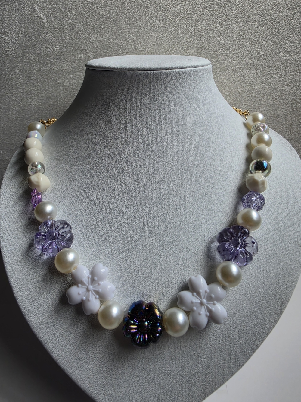 Lavender & White Floral Pearl Statement Necklace - Unbranded - Picture 2 of 9